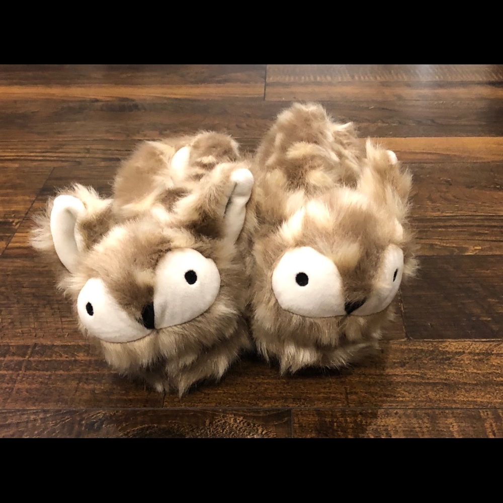 Pottery barn fawn slippers